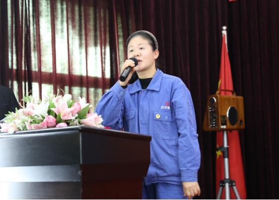 1651822374497365.png 江西達(dá)成工業(yè)集團(tuán)有限公司2022年度勞動模范表彰大會667.png